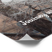 Mattierte Bäume und eine majestätische Kathedrale Poster (Ecke)