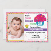 Mattierte Cupcakes Regenbogen Sprinkle Whimsisches Einladung (Vorderseite)