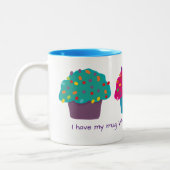 Mattierte Cupcakes Regenbogen Sprinkle Whimsisches Zweifarbige Tasse (Links)