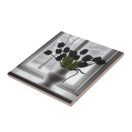 "Mattierte Eleganz: Schwarze Tulpen in einer weiße Fliese (Seite)