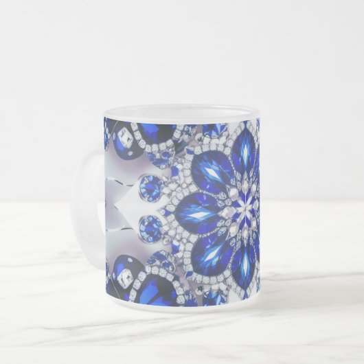 Mattierte kleine Tasse aus Glas mit blauen Weißfar (Vorderseite Links)