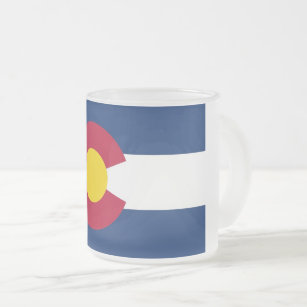 Mattierte kleine Tasse aus Glas mit der Flagge von