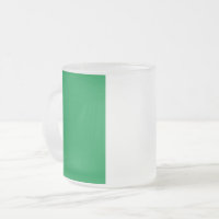 Mattierte kleine Tasse aus Glas mit irischer Flagg