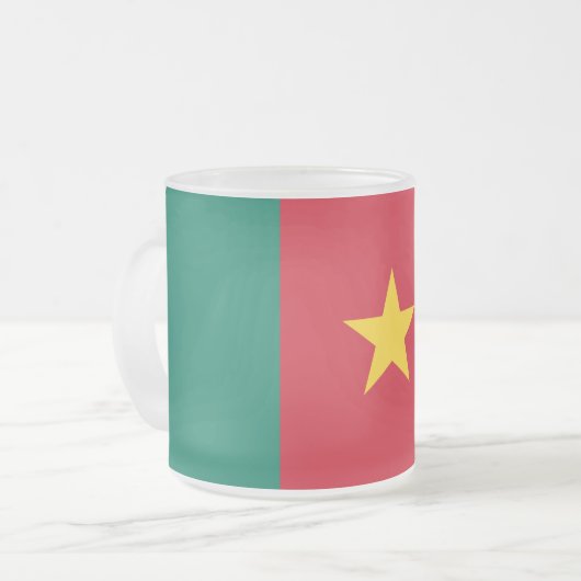 Mattierte kleine Tasse aus Glas mit Kamerun-Flagge (Vorderseite Links)