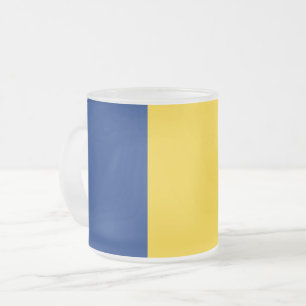 Mattierte kleine Tasse aus Glas mit rumänischer Fl