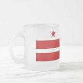 Mattierte kleine Tasse aus Glas unter der Flagge v (Links)