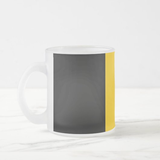 Mattierte kleine Tasse mit belgischer Flagge (Links)