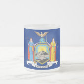 Mattierte kleine Tasse mit New Yorker Flagge (Mittel)