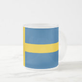 Mattierte kleine Tasse mit schwedischer Flagge (VorderseiteRechts)