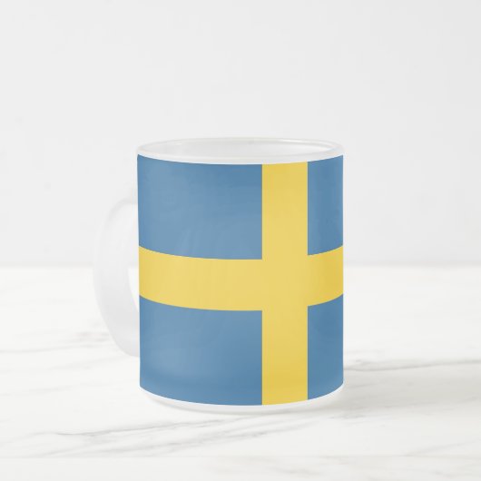 Mattierte kleine Tasse mit schwedischer Flagge (Vorderseite Links)