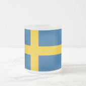 Mattierte kleine Tasse mit schwedischer Flagge (Mittel)