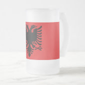 Mattierte Tasse aus Glas mit albanischer Flagge (VorderseiteRechts)