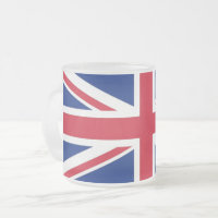 Mattierte Tasse aus Glas unter der Flagge des Vere