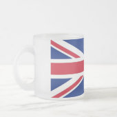 Mattierte Tasse aus Glas unter der Flagge des Vere (Links)