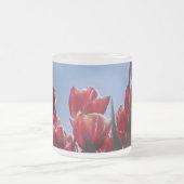 Mattierte Tasse aus Rotweiße Tulips (Mittel)