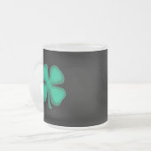 Mattierte Tasse aus schwarzirischem Glas (Vorderseite Links)