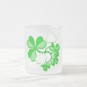Mattierte Tasse für irische Kleeblätter