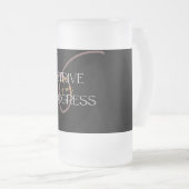 Mattierte Tasse strebt Fortschritte an (VorderseiteRechts)