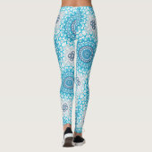 Mattierte Wintergeometrie in Blau und Weiß Mandala Leggings (Rückseite)