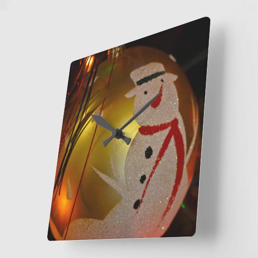 Mattiertes Schneemann-Ornament Quadratische Wanduhr (Winkel)