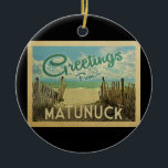 Matunuck Beach Vintage Travel Keramik Ornament<br><div class="desc">Diese Grüße von Matunuck Vintage Postcard Design verfügt über einen Sandstrand mit einem schönen türkisfarbenen Ozean Wasser und über dem Meer,  einen blauen Himmel mit billigen weißen Wolken. Im Vintage Reisen Stil.</div>