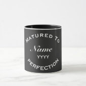 Matured To Perfection Custom Name & Year Tasse (Zentrum)
