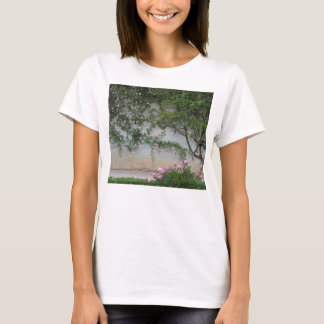 Mauer von Rosen in Rosa, Florenz Italien T-Shirt
