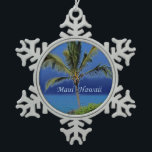 Maui Hawaii Beach<br><div class="desc">Schöne kühne Blues hinter einer grünen Palme für Menschen, die Maui Liebe. Ein schönes Gedenkmal Maui, Hawaii Reise Weihnachtsschmuck.</div>