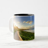 Maui. Weg zum Sonnenuntergang. Oneloa Strand Zweifarbige Tasse (Vorderseite Links)