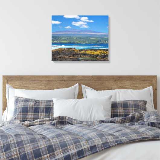 Mauna Kea und Hilo Bay Canvas Print Leinwanddruck (Insitu (Schlafzimmer))