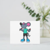 Maus als Dartspieler mit Dartpfeilen Postkarte (Stehend Vorderseite)