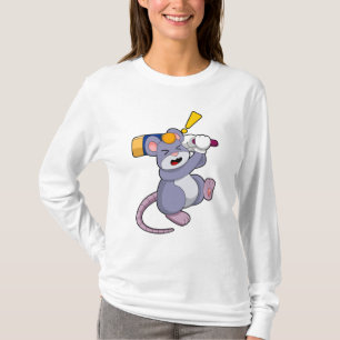 Maus auf Cricket mit Cricket-Fledermaus T-Shirt