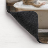 Maus badet in einem Schaumbad Mousepad (Ecke)