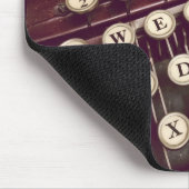 Maus durchstreift über einer klassischen mousepad (Ecke)