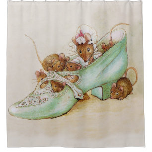 Maus Familie in einem Schuhwerk von Beatrix Potter Duschvorhang