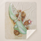 Maus Familie in einem Schuhwerk von Beatrix Potter Sherpadecke (Vorderseite)