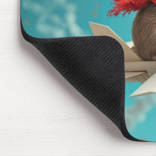 Maus Flug eines Papierflugzeugs Mousepad (Ecke)