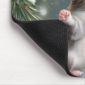 Maus hält einen Mistletoe Sprig Mousepad (Ecke)