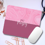 Maus-Pad - Monogramm rosa Marmor zwei Tonne Mousepad<br><div class="desc">Elegantes,  individuelles Monogramm-Design in einem zweifarbigen Rosa mit Marmorästhetik und minimalistischer Typografie. Einfaches Aktualisieren von Initialen und Namen,  um gelegentlich ein einzigartiges Geschenk zu schaffen. Stellen Sie sicher,  dass Sie die Erholung meiner Sammlung für weitere Produkte Karo.</div>