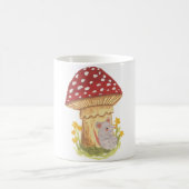 Maus schläft unter einem Pilz Kaffeetasse (Mittel)