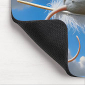 Maus schwebt auf einer Feder Mousepad (Ecke)