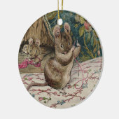Mäuse am Arbeitsplatz Threading the Needle (Beatri Keramik Ornament (Links)