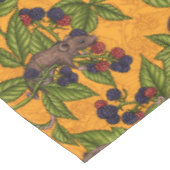 Mäuse und BlackBerry auf gelb Tischdecke (Schrägansicht)