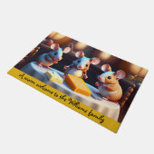 Mausfamilie am Esstisch Fußmatte (Schrägansicht)