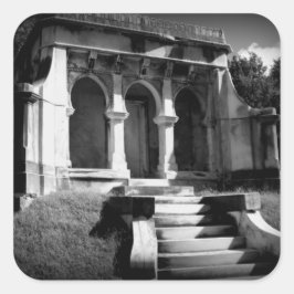 Mausoleum auf einem Hügel Quadratischer Aufkleber