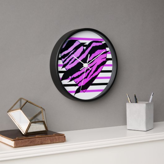 Mauve & Black Lovehart Design Square Wall Clock Uhr (Büro)