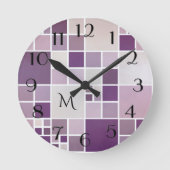 Mauve Checkered Pattern Monogram Wall Clock Runde Wanduhr (Vorderseite)