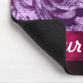 Mauve Damask Blumenmuster auf Magenta Mousepad (Ecke)