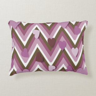 Mauve Hearts und Chevrons Zierkissen