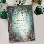 Mauve Magical Wedding, bezaubernd Forest Gold Vine Einladung<br><div class="desc">Eine skurrile Aquarellabbilderung üppigen Blattwerks in smaragdgrün und violett und lila, strahlend hell mit Märchenleuchten und zauberhaftem Staub, schmückt diese Sommereinladung mit einem bezaubernden Waldthema. Eine elegante, moderne Einladung für eine märchenhafte Hochzeit. Ideal für Brautpaare, die die märchenhafte Waldlandschaft, den Märchenwald oder den Märchengarten mit smaragdgrünen, mauvischen und goldenen Lieben...</div>